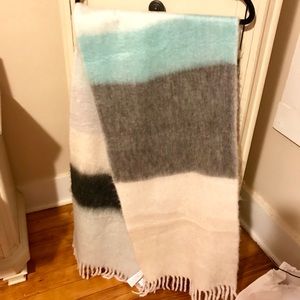 Gap over sized scarf